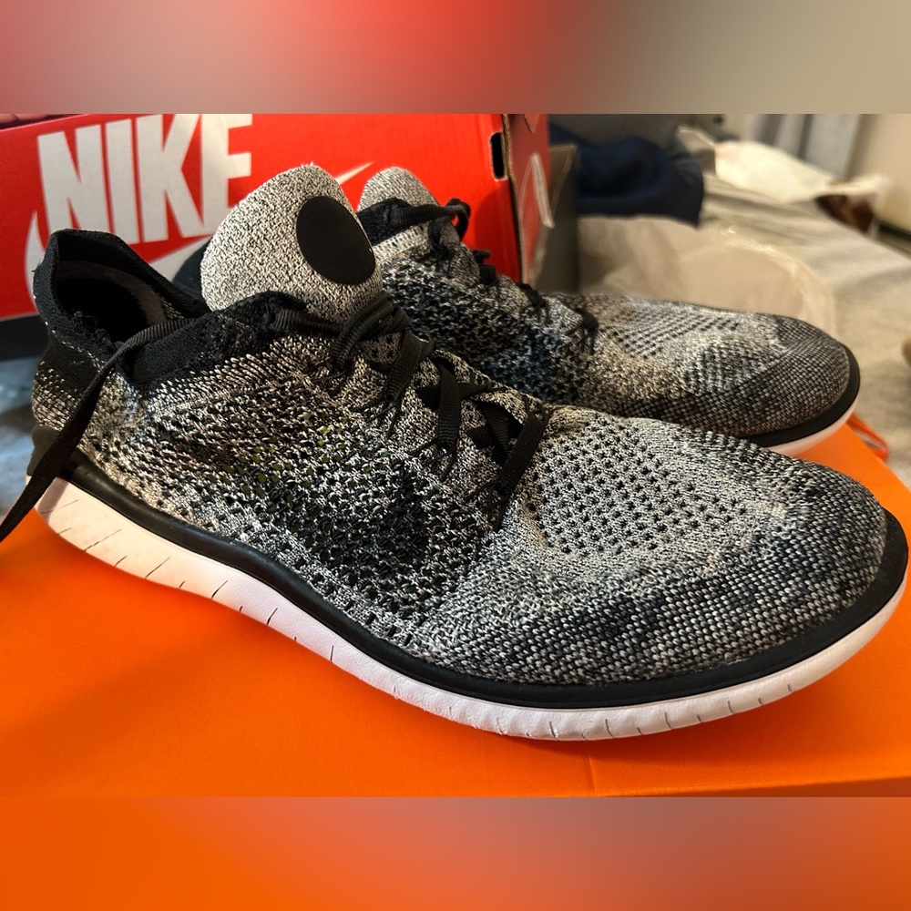Nike Free RN Flyknit 2018 Shoes“Oreo"WhiteBlack Mens Size 10 DEEPCLEAN&SANITIZED
